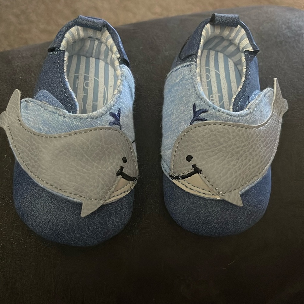 Robeez casual Velcro slip on shoes size 0-6 months.